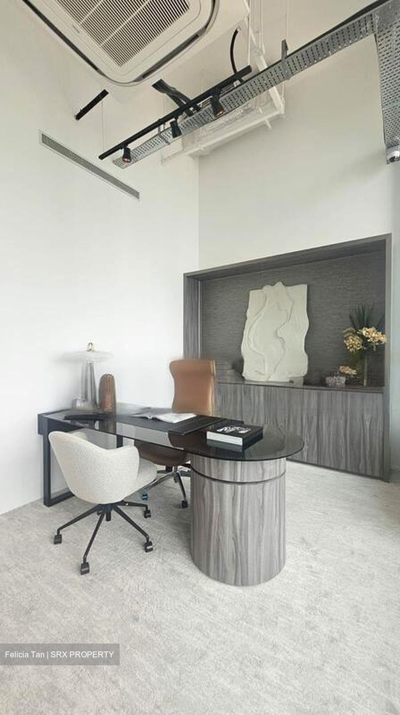 Arc 380 (D8), Office #481187651